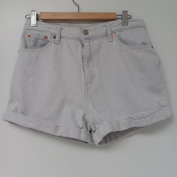 Levi's Pants - Levi's Light Wash High Waisted Mom Aline Jean Shorts, Size 29